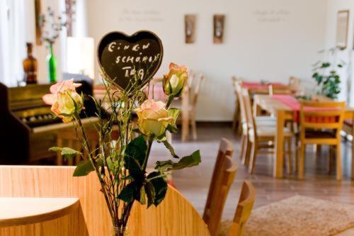 Hotel Landgasthof Wallburg Eltmann ภายนอก รูปภาพ