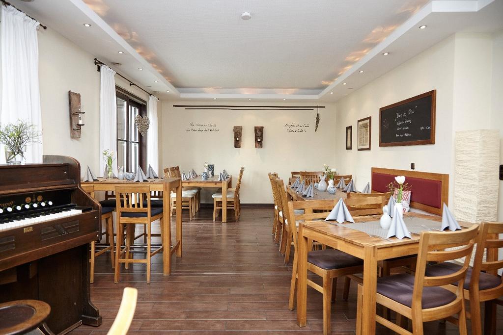 Hotel Landgasthof Wallburg Eltmann ภายนอก รูปภาพ